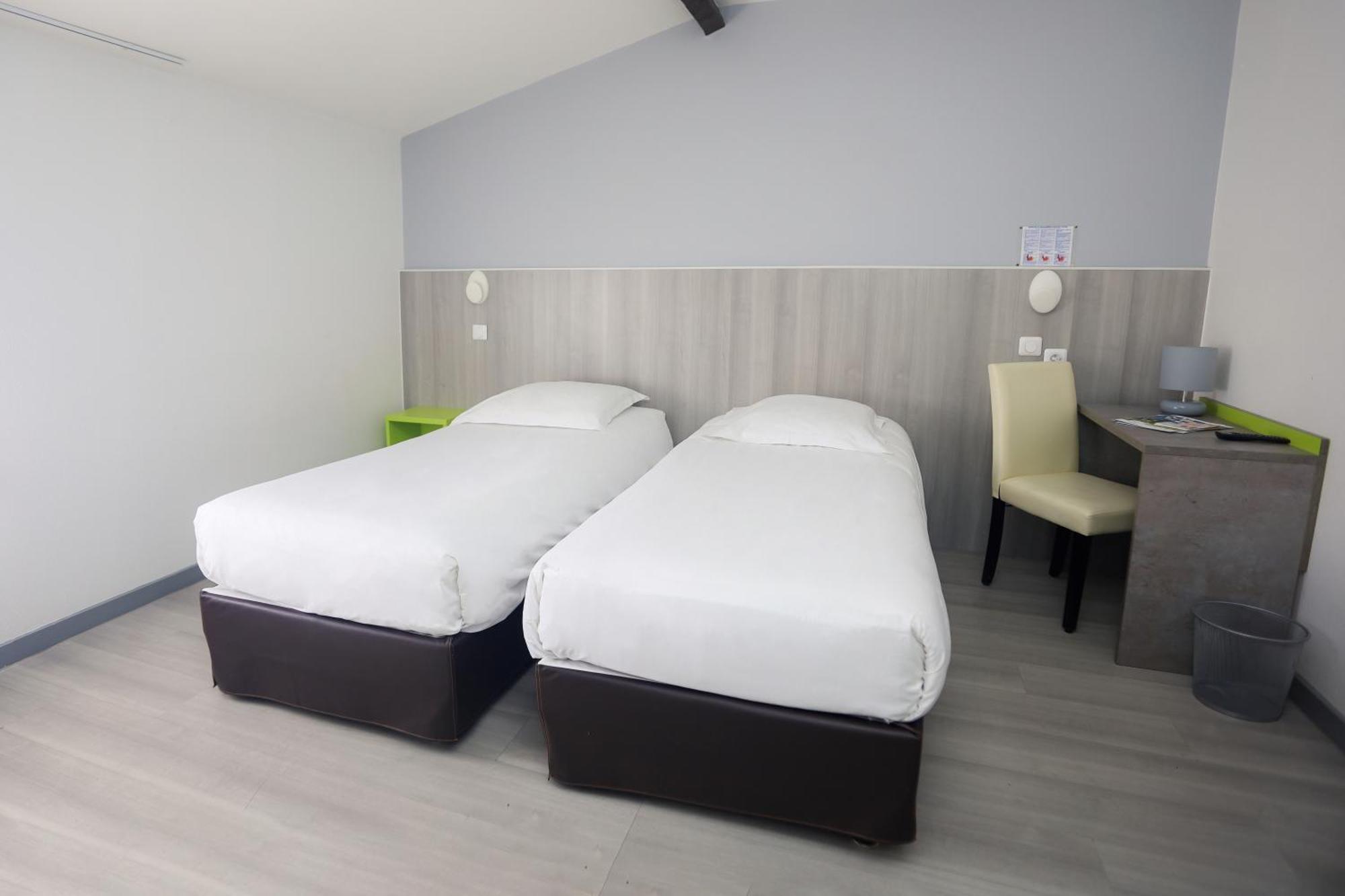 Hotel Le Cheval Blanc Saint-Maixent-lʼÉcole Esterno foto