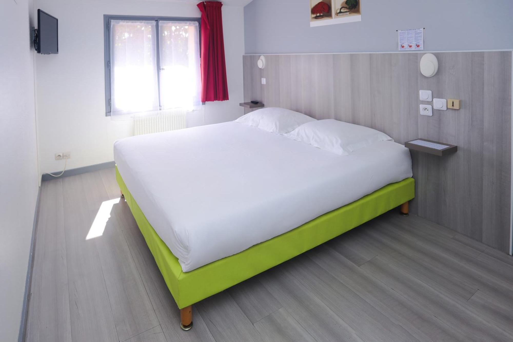 Hotel Le Cheval Blanc Saint-Maixent-lʼÉcole Esterno foto