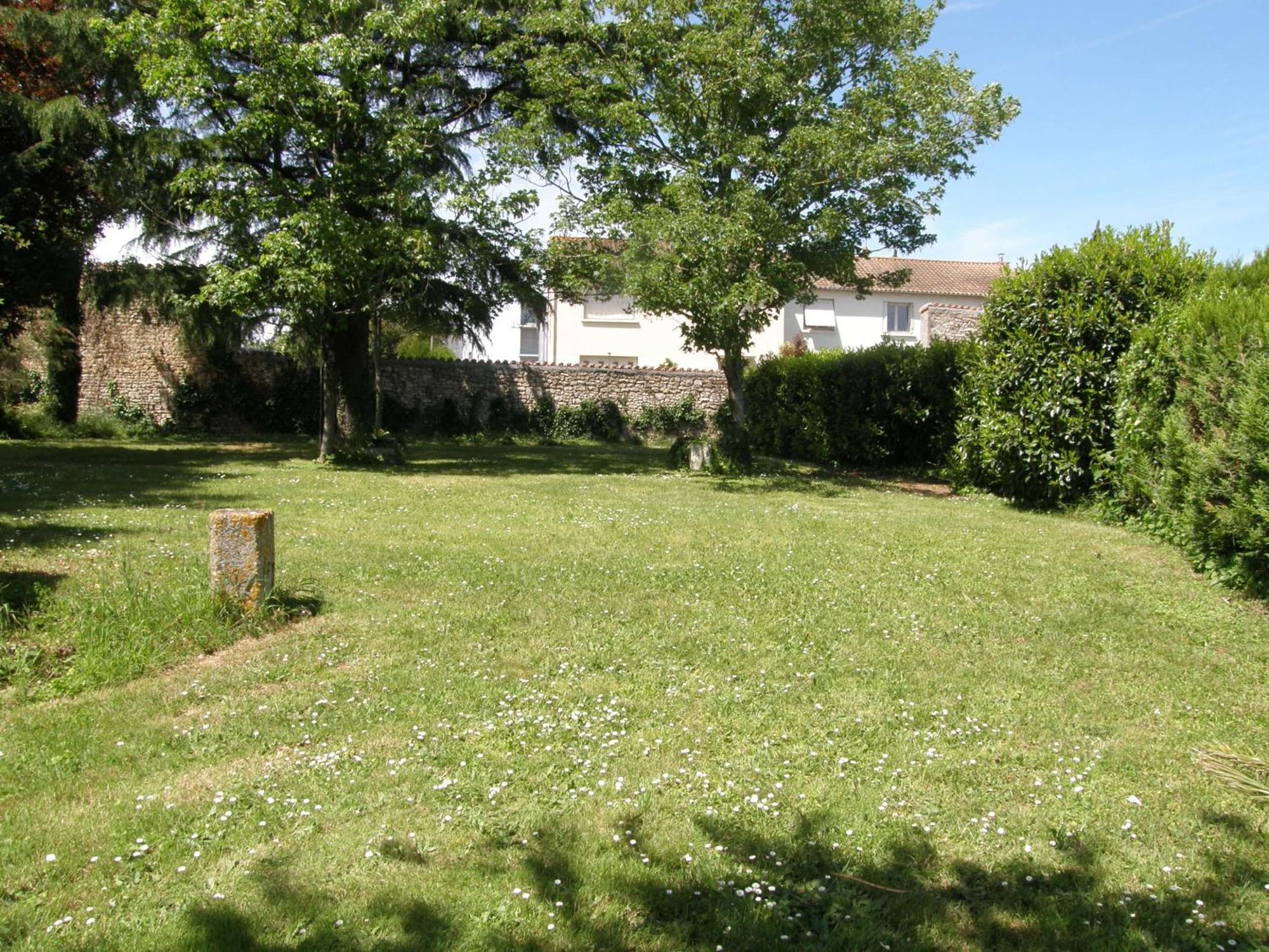 Hotel Le Cheval Blanc Saint-Maixent-lʼÉcole Esterno foto