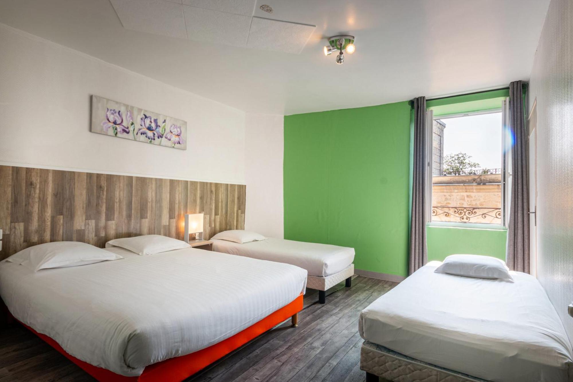Hotel Le Cheval Blanc Saint-Maixent-lʼÉcole Esterno foto