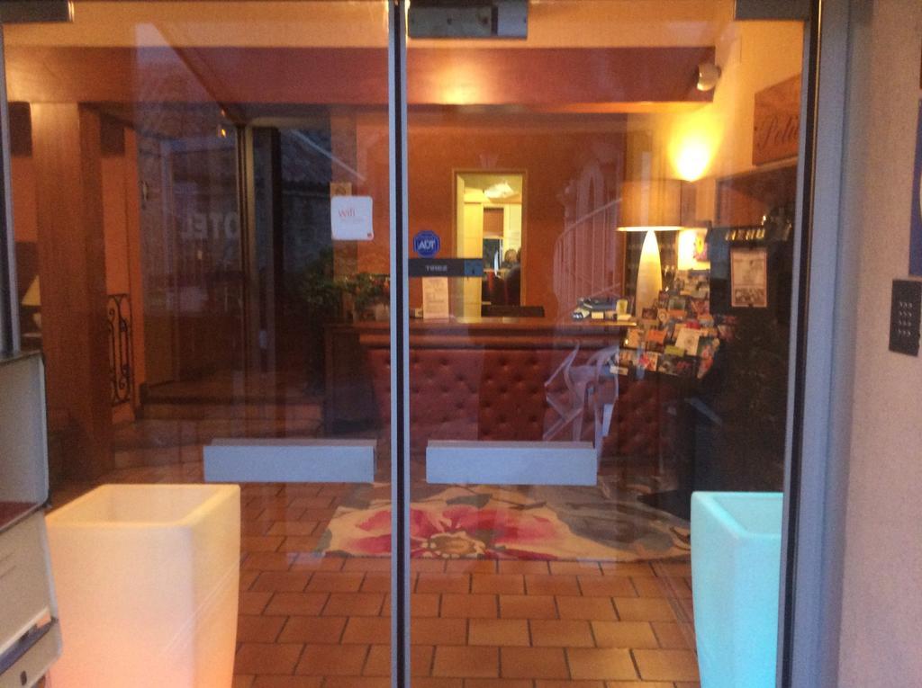 Hotel Le Cheval Blanc Saint-Maixent-lʼÉcole Esterno foto