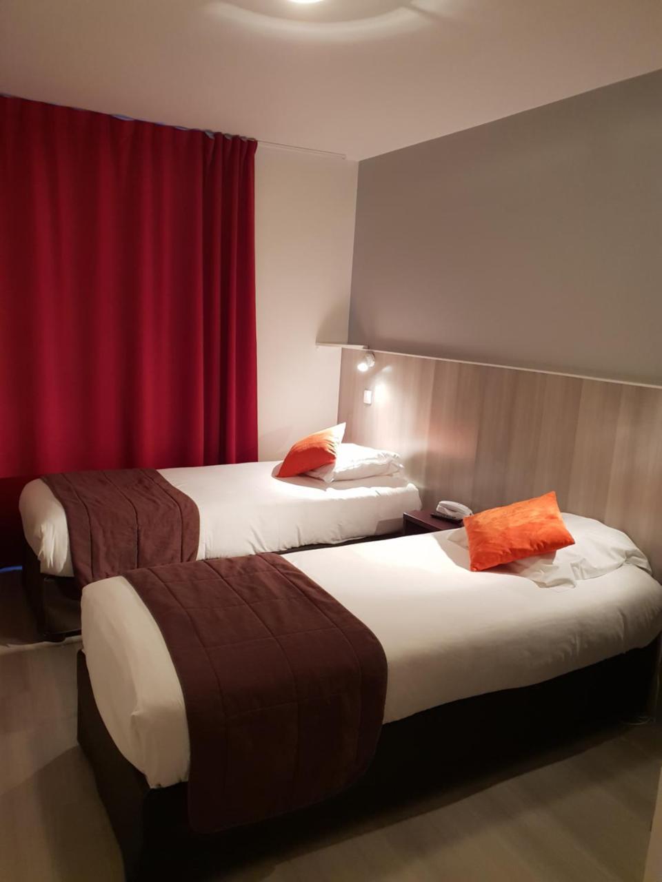 Hotel Le Cheval Blanc Saint-Maixent-lʼÉcole Esterno foto