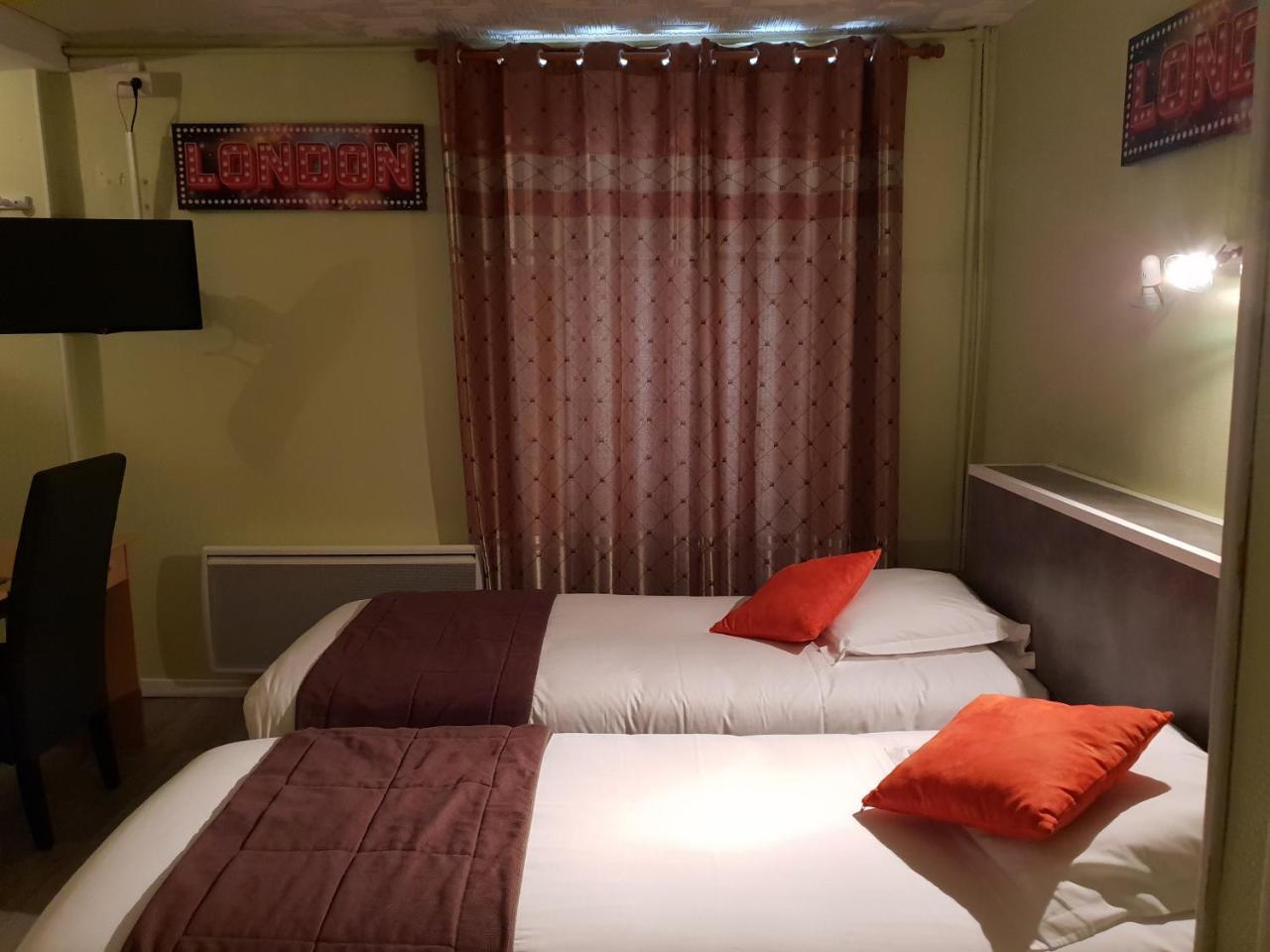 Hotel Le Cheval Blanc Saint-Maixent-lʼÉcole Esterno foto